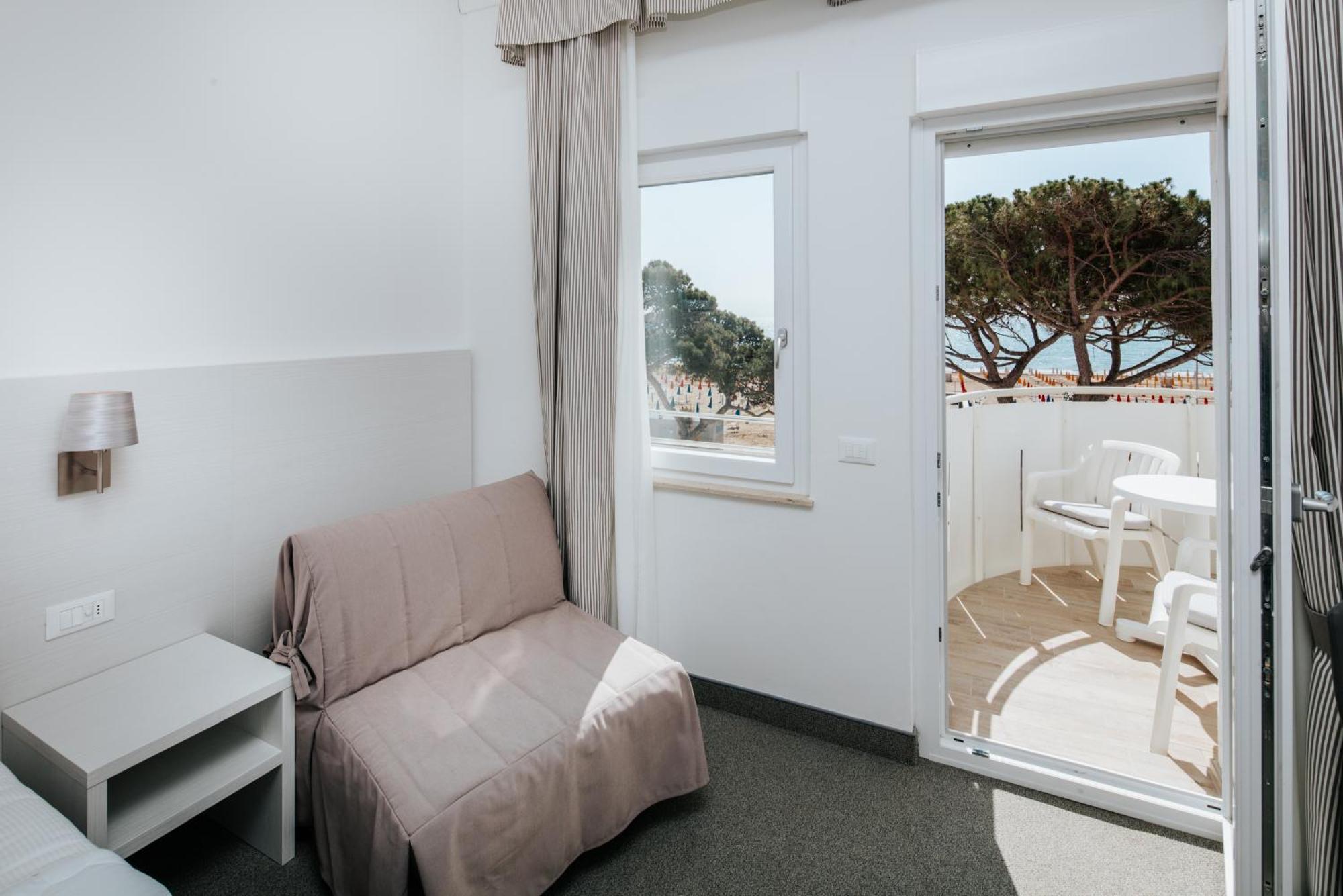 Hotel Luna Centrale Lignano Sabbiadoro Eksteriør bilde